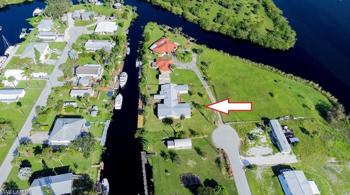 1101 E Anchor Ln, Moore Haven, FL 33471