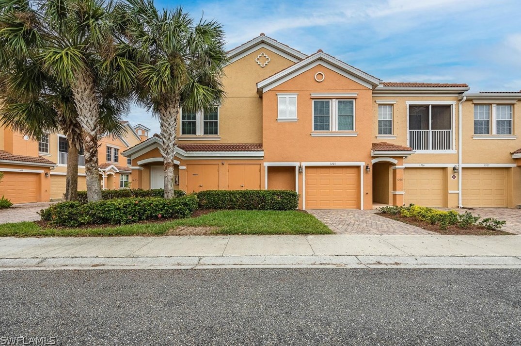 1837 Concordia Lake Cir, Cape Coral, FL 33909-8747