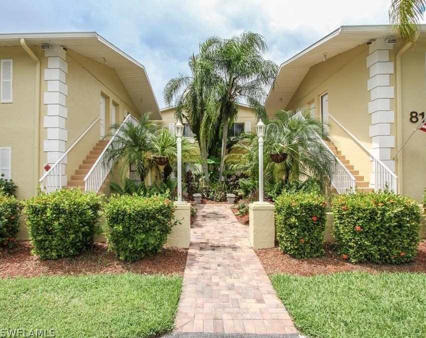 8148 Country Rd, Fort Myers, FL 33919-7112