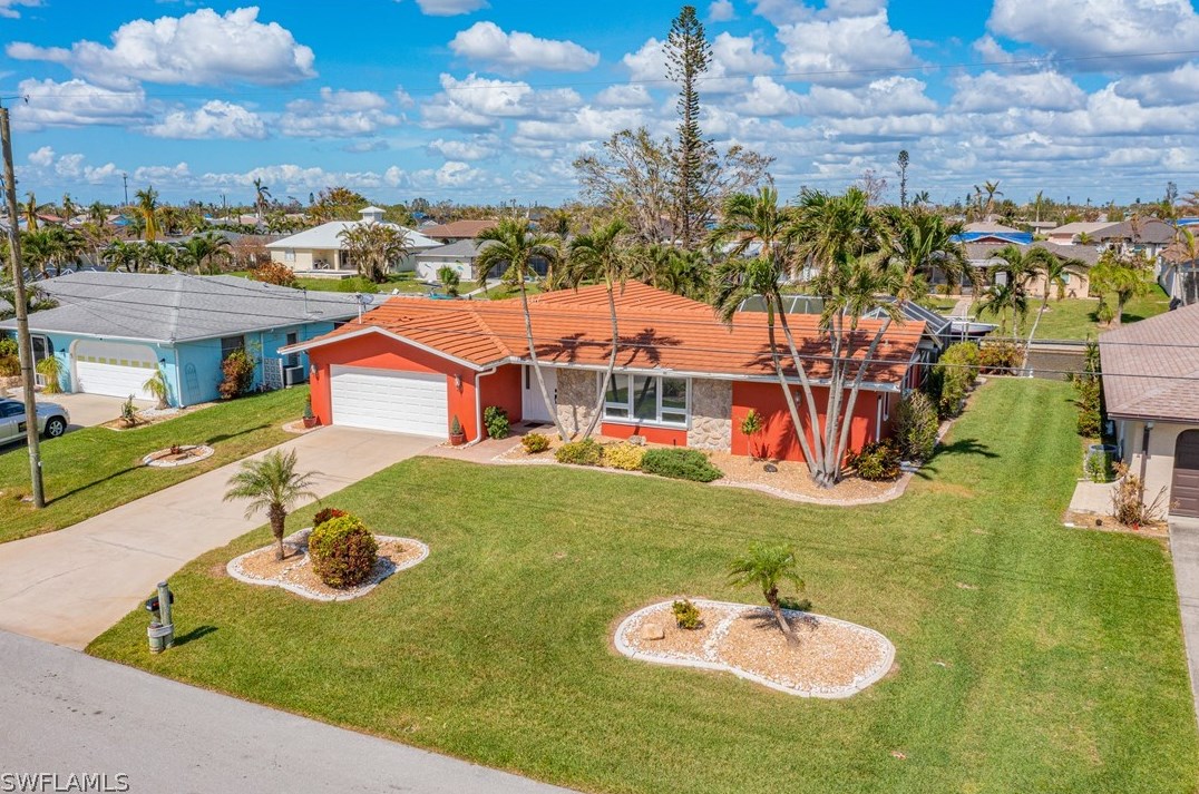 1129 29th Ter, Cape Coral, FL 33904-3925