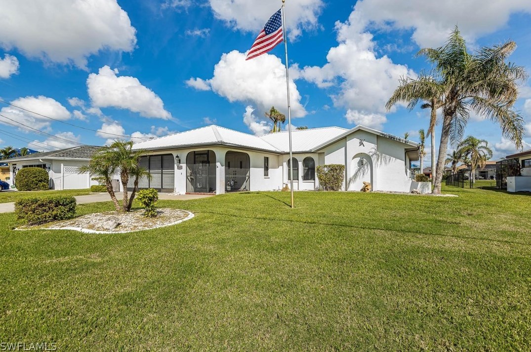 1805 7th St, Cape Coral, FL 33990-1670