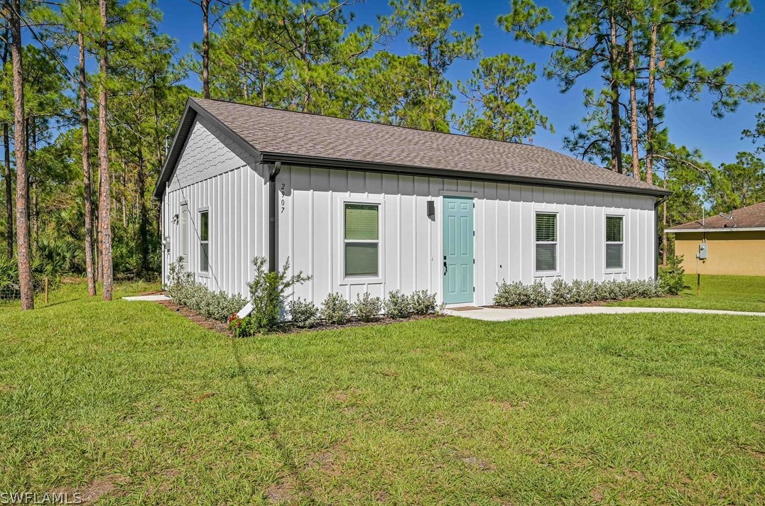2907 E 22nd St, Alva, FL 33920