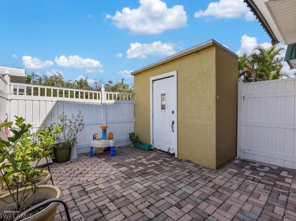 5821 Harbour Club Rd, Fort Myers, FL 33919-3358