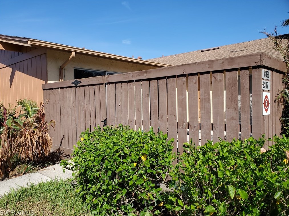 6335 Royal Woods Dr, Fort Myers, FL 33908-6188