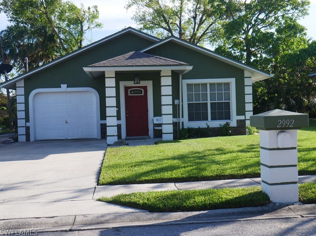2992 Dunbar Ave, Fort Myers, FL 33916-4241