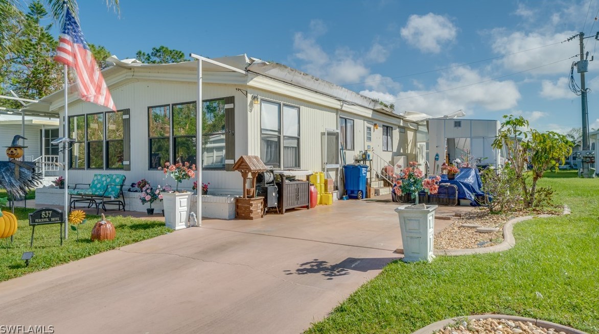 837 Peaceful Dr, Fort Myers, FL 33917-6385
