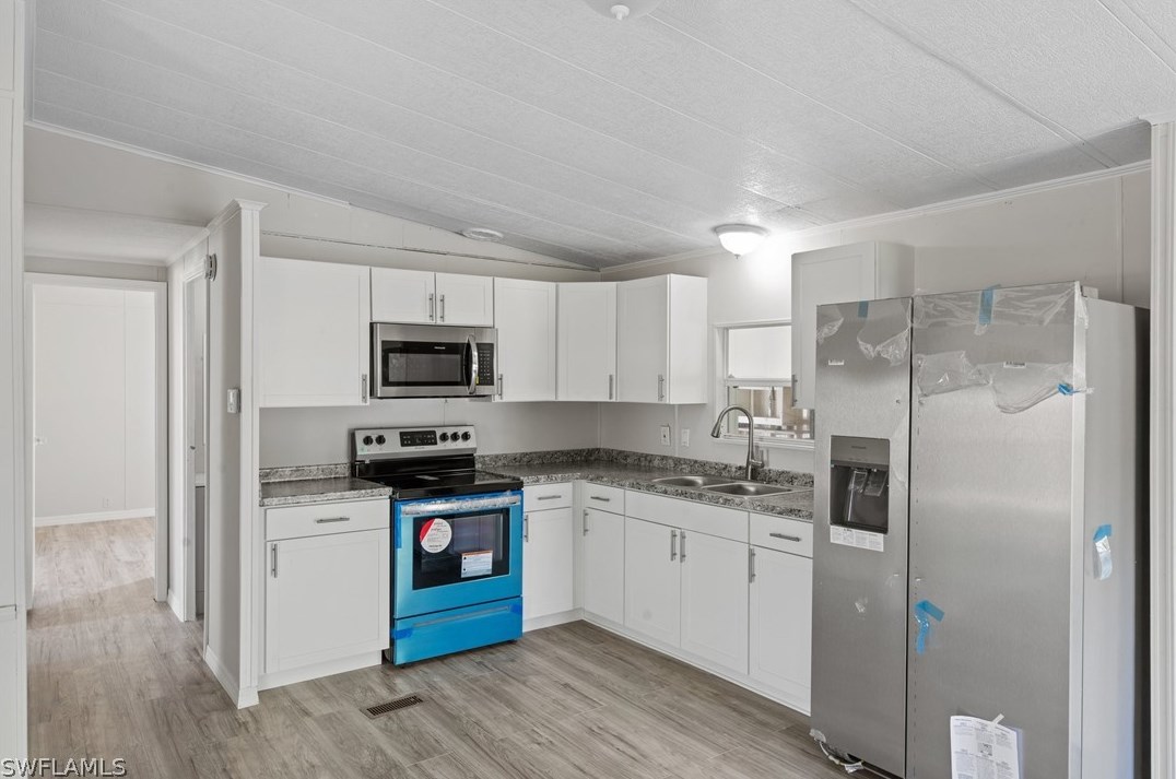 7633 Peyraud Dr, Fort Myers, FL 33917-2471