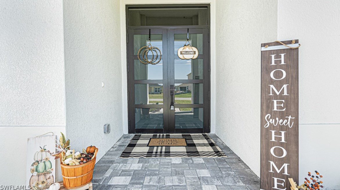 13 34th Ave, Cape Coral, FL 33991-0076
