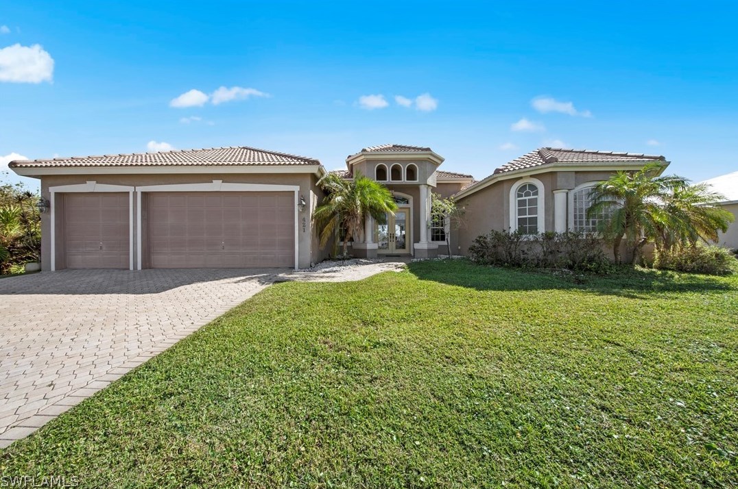 421 26th Pl, Cape Coral, FL 33993-6401