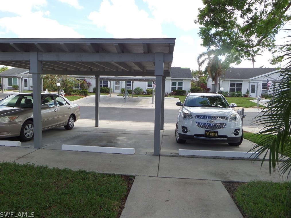 6808 Bogey Dr, Fort Myers, FL 33919-6363