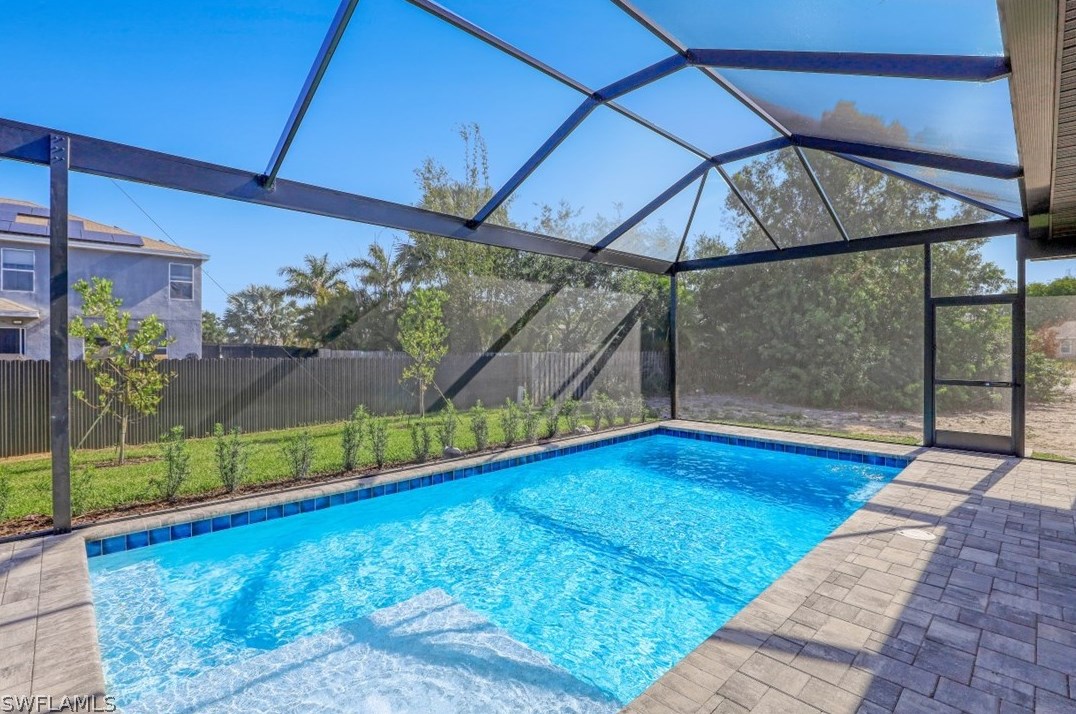 2825 3rd St, Cape Coral, FL 33991-1171