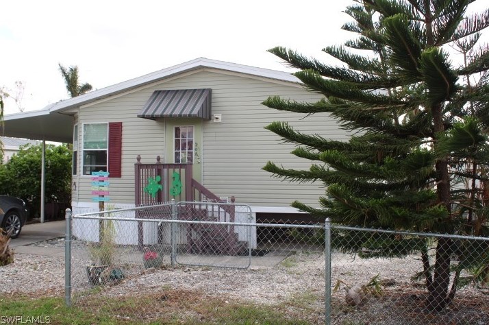 12131 Live Oak Dr, Fort Myers, FL 33908-2425