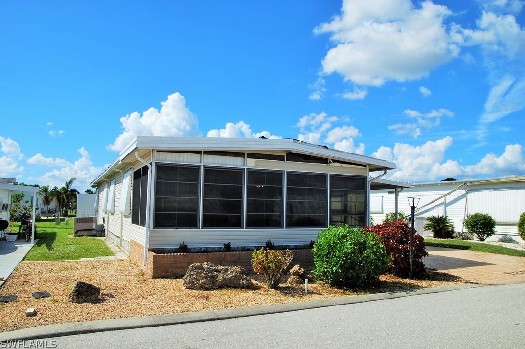 582 Hogan Dr, Fort Myers, FL 33903-2647