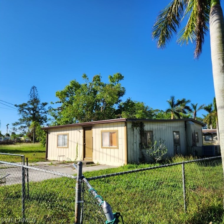 6250 Hamilton Dr, Fort Myers, FL 33905-4429