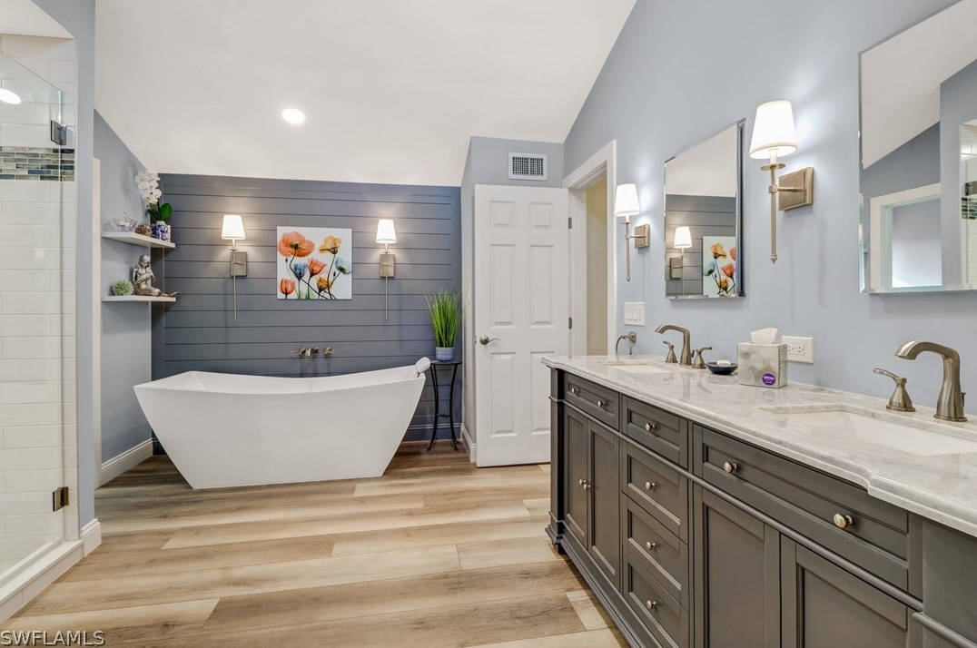 4685 Landings Dr, Fort Myers, FL 33919-4683