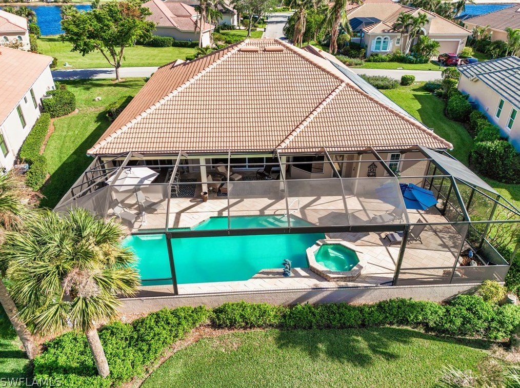 8853 New Castle Dr, Fort Myers FL 33908-5657 exterior