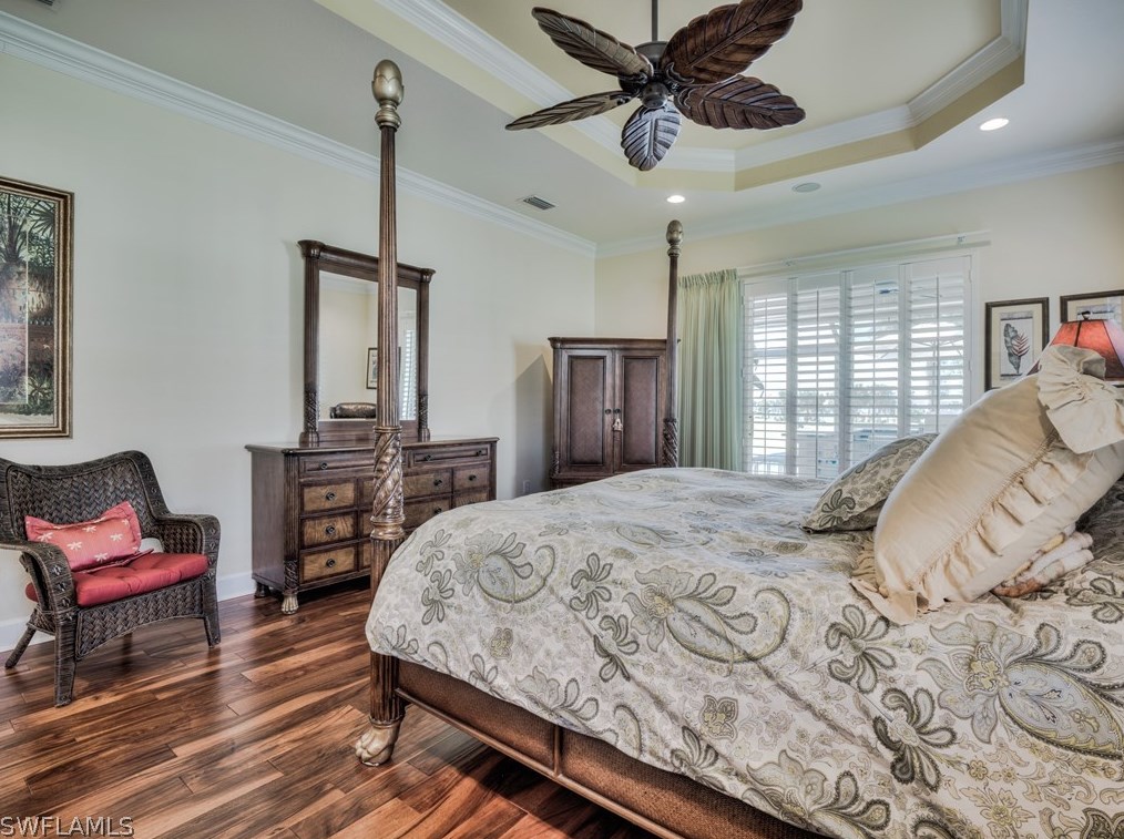 8853 New Castle Dr, Fort Myers FL 33908-5657 exterior