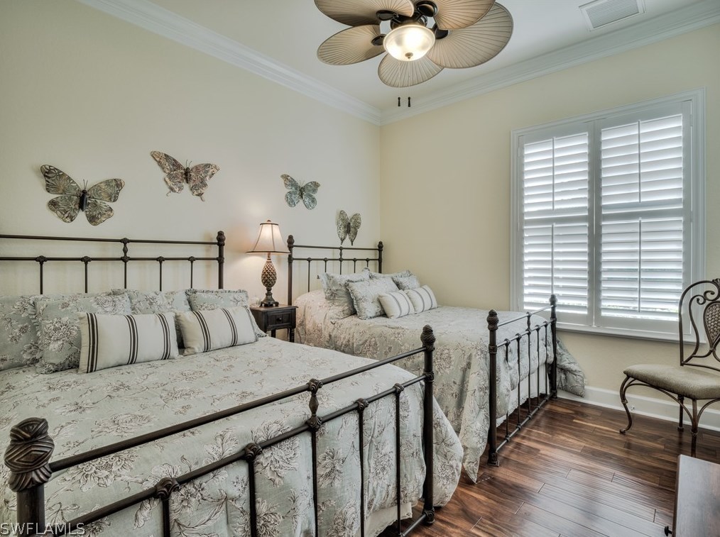 8853 New Castle Dr, Fort Myers FL 33908-5657 exterior