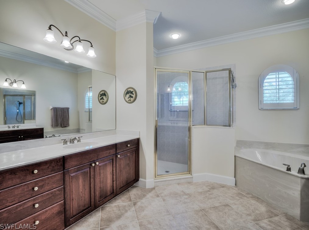 8853 New Castle Dr, Fort Myers FL 33908-5657 exterior