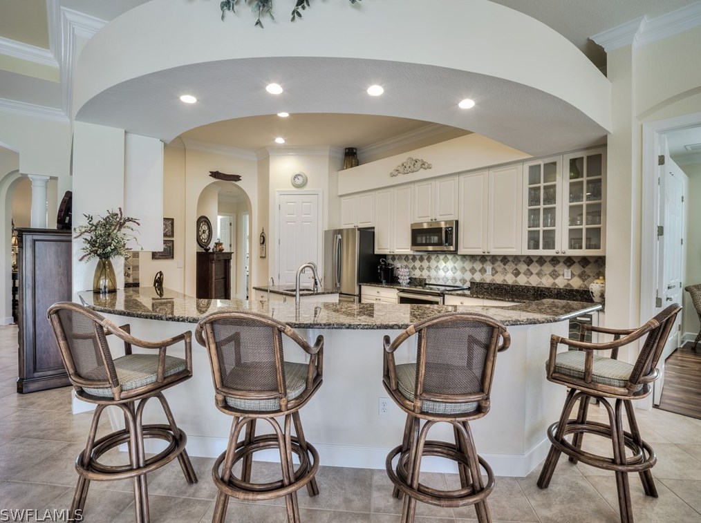 8853 New Castle Dr, Fort Myers FL 33908-5657 exterior