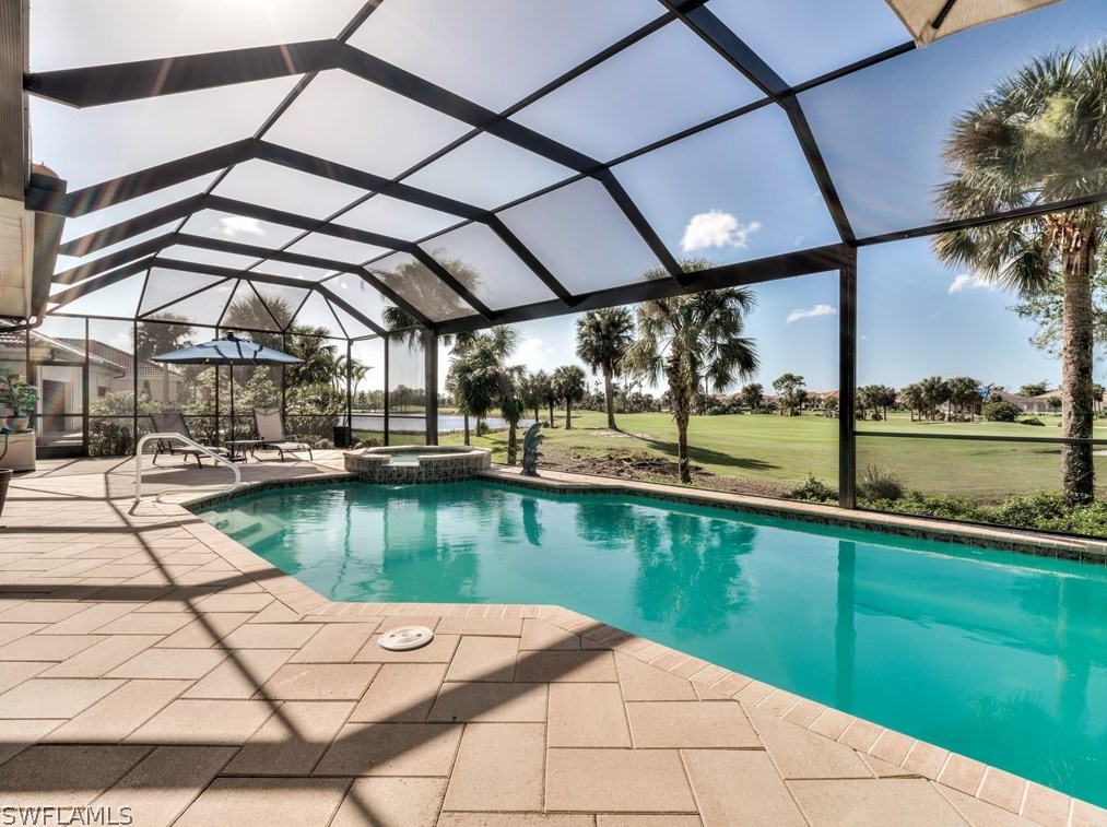 8853 New Castle Dr, Fort Myers FL 33908-5657 exterior