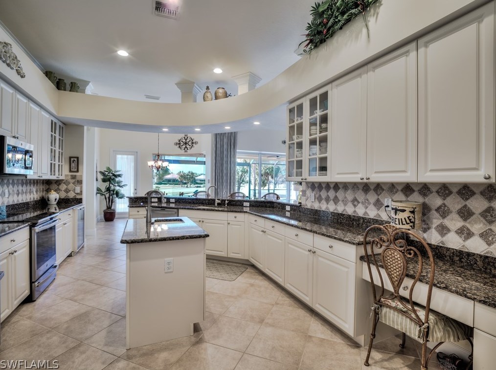 8853 New Castle Dr, Fort Myers FL 33908-5657 exterior