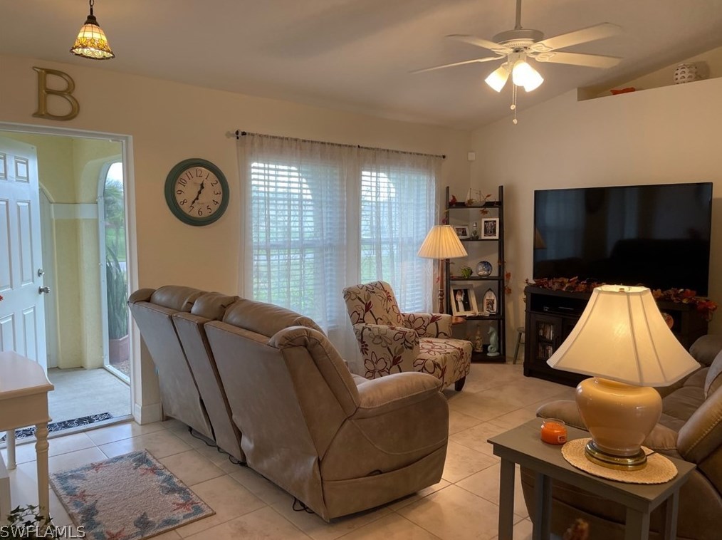 1315 35th St, Cape Coral, FL 33904-4243