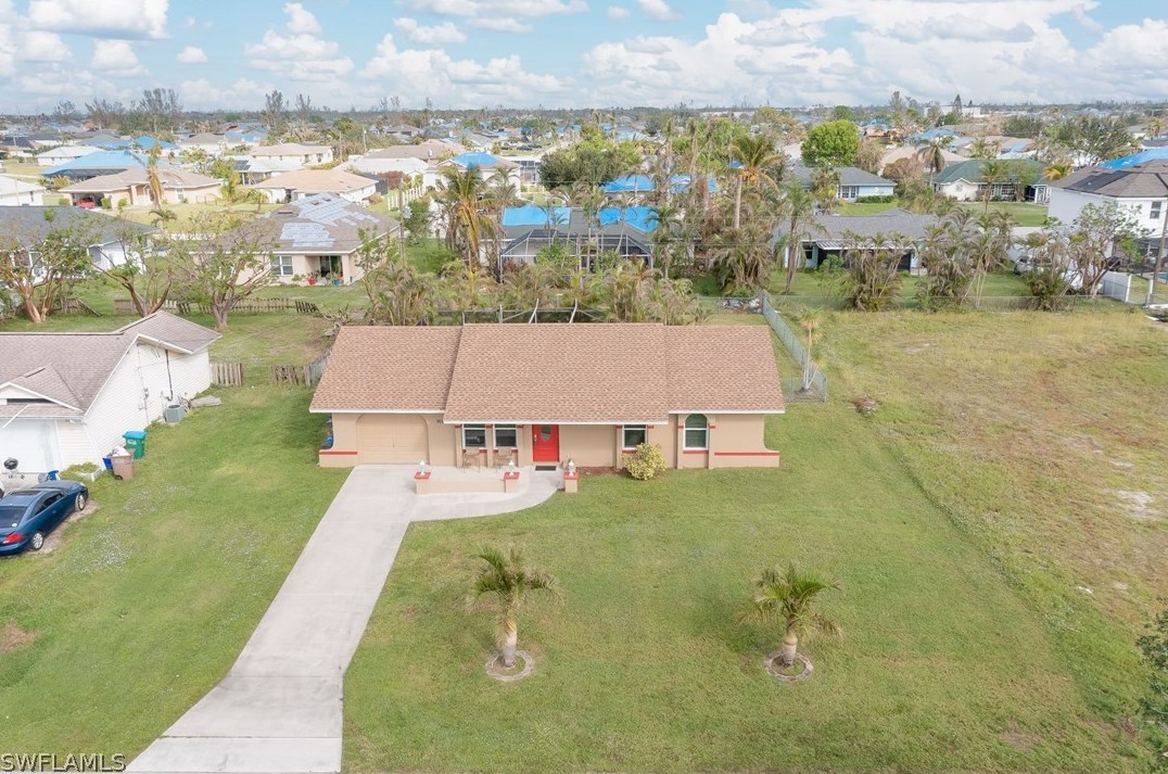 915 31st Ter, Cape Coral, FL 33904-2937