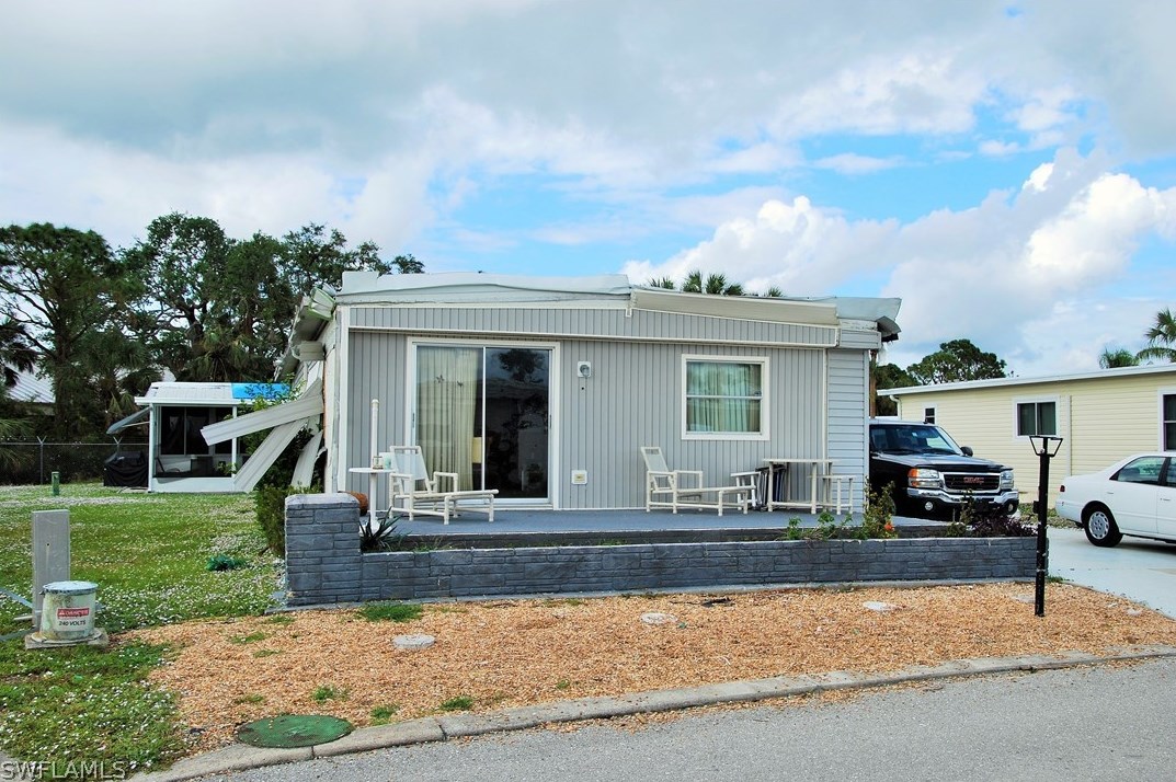 372 Nicklaus Blvd, Fort Myers, FL 33903-2614