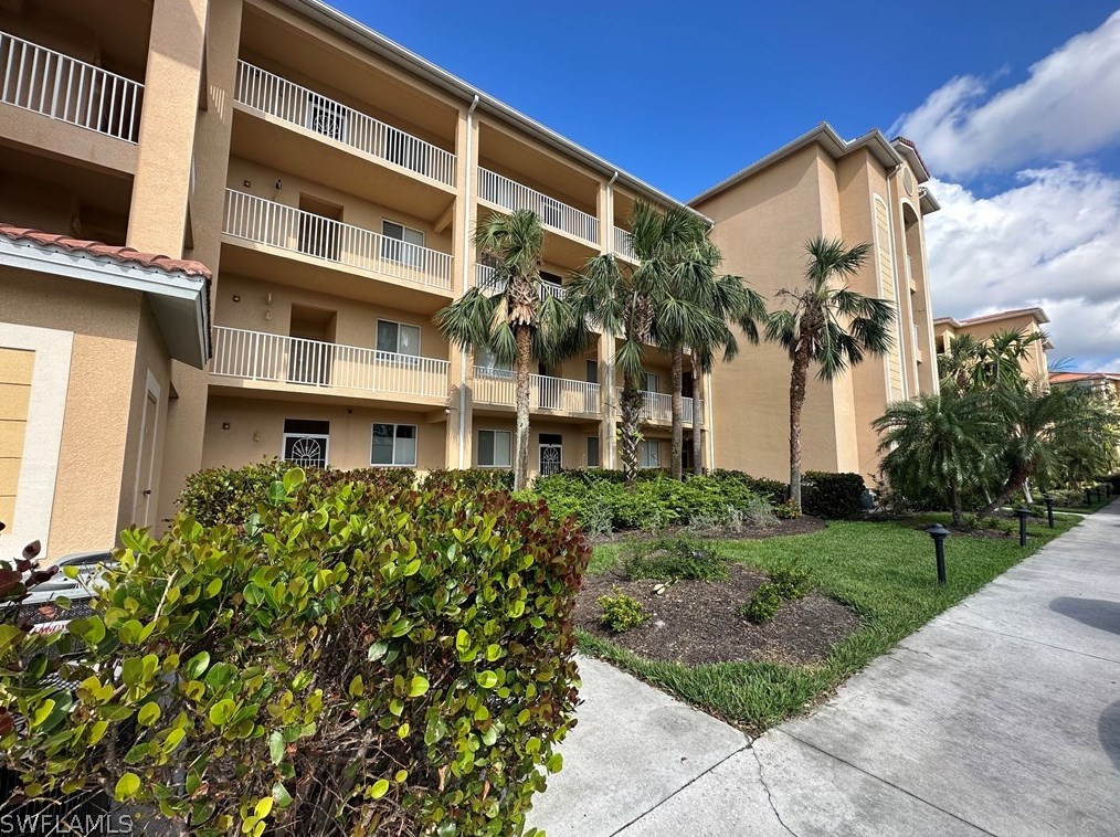 8251 Pathfinder Loop, Fort Myers, FL 33919-8787