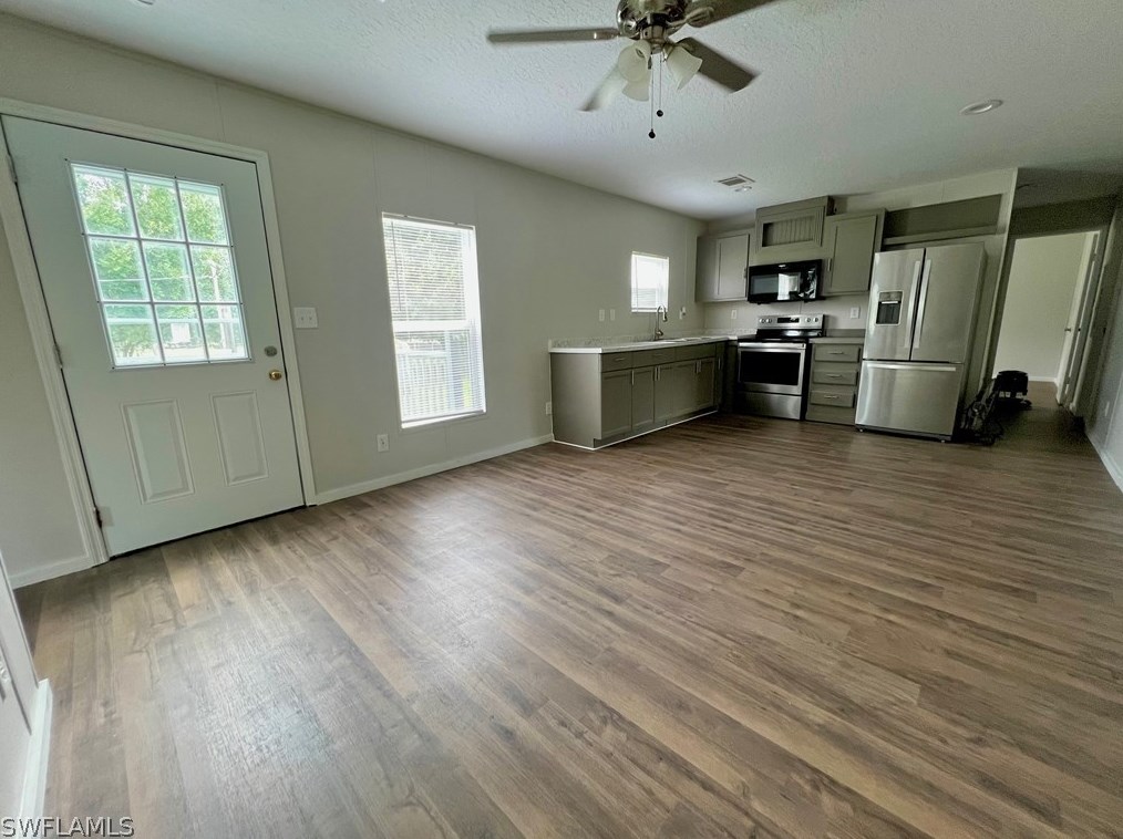 8221 Scarecrow Rd, Fort Myers, FL 33917