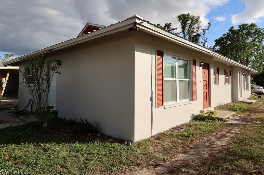 1646 Cypress Dr, Fort Myers FL  33907-2904 exterior