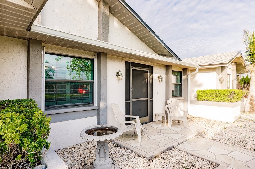 601 35th Ter, Cape Coral, FL 33904-4940