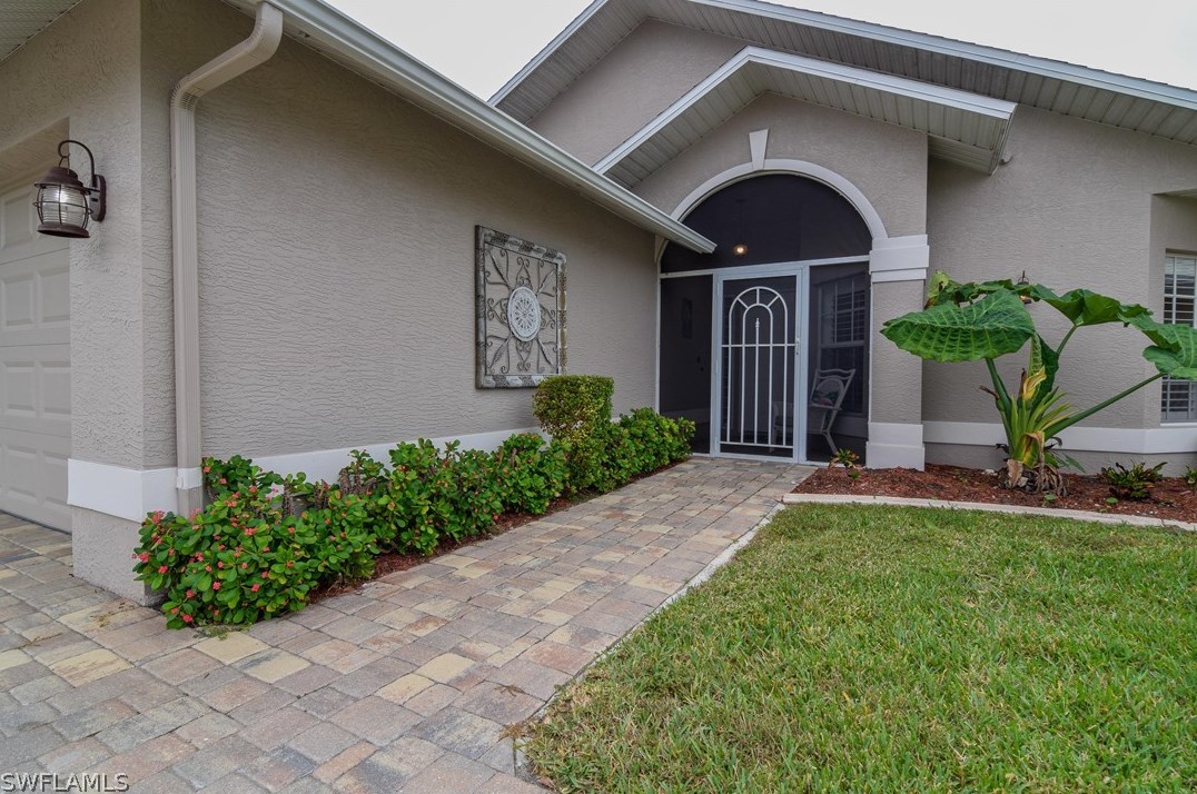 9423 Palm Island Cir, Fort Myers, FL 33903-5263