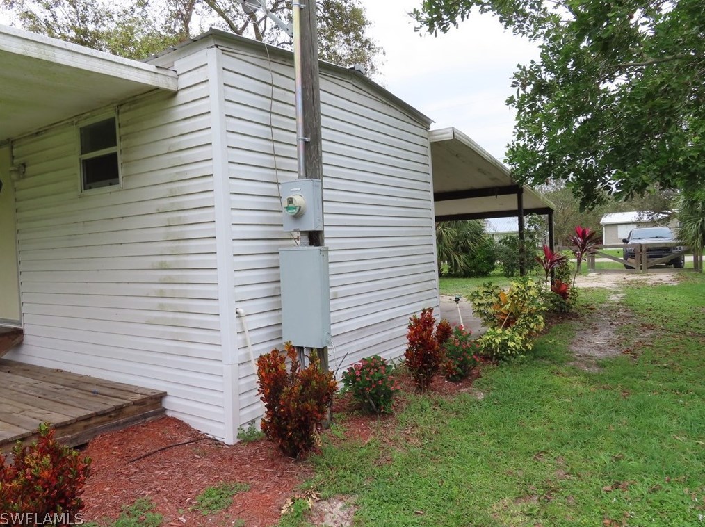 1166 Alligator Rd, Moore Haven, FL 33471