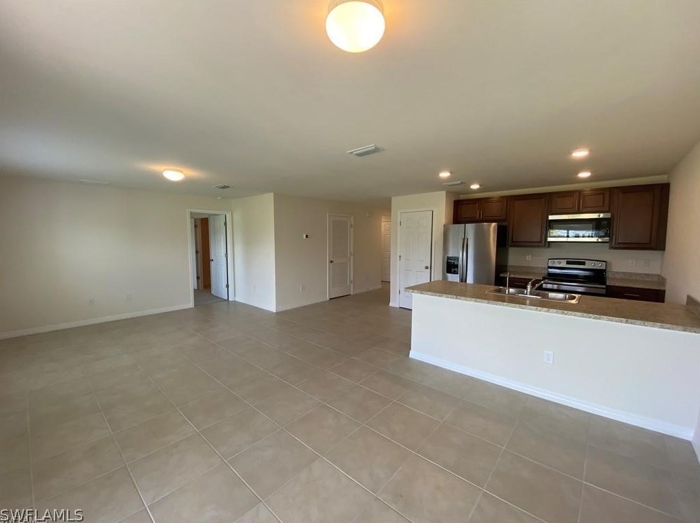 4401 15th Ave, Cape Coral, FL 33909-6106