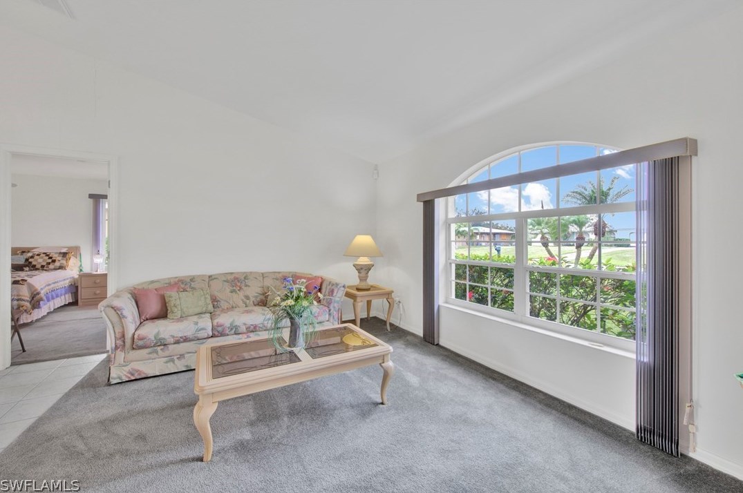 1630 21st Ter, Cape Coral, FL 33993-0037