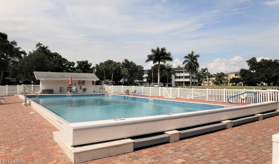 1401 Tropic Ter, Fort Myers, FL 33903-5271