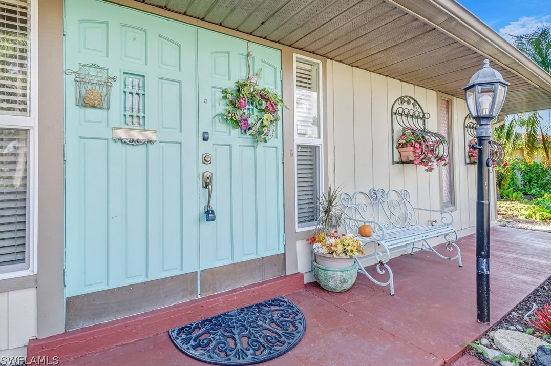 4278 Island Cir, Fort Myers, FL 33919-4406