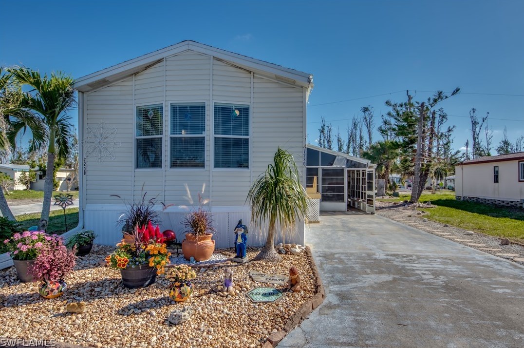 7230 Ladyfish Dr, Saint James City, FL 33956