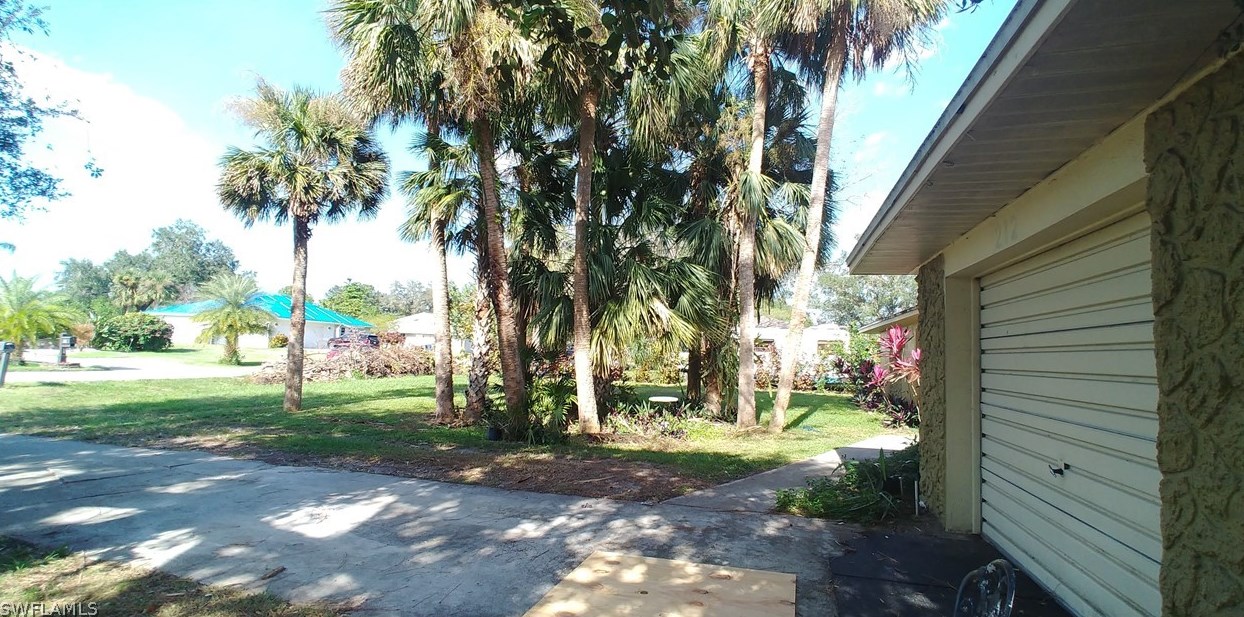212 Greenwood Ave, Lehigh Acres, FL 33936