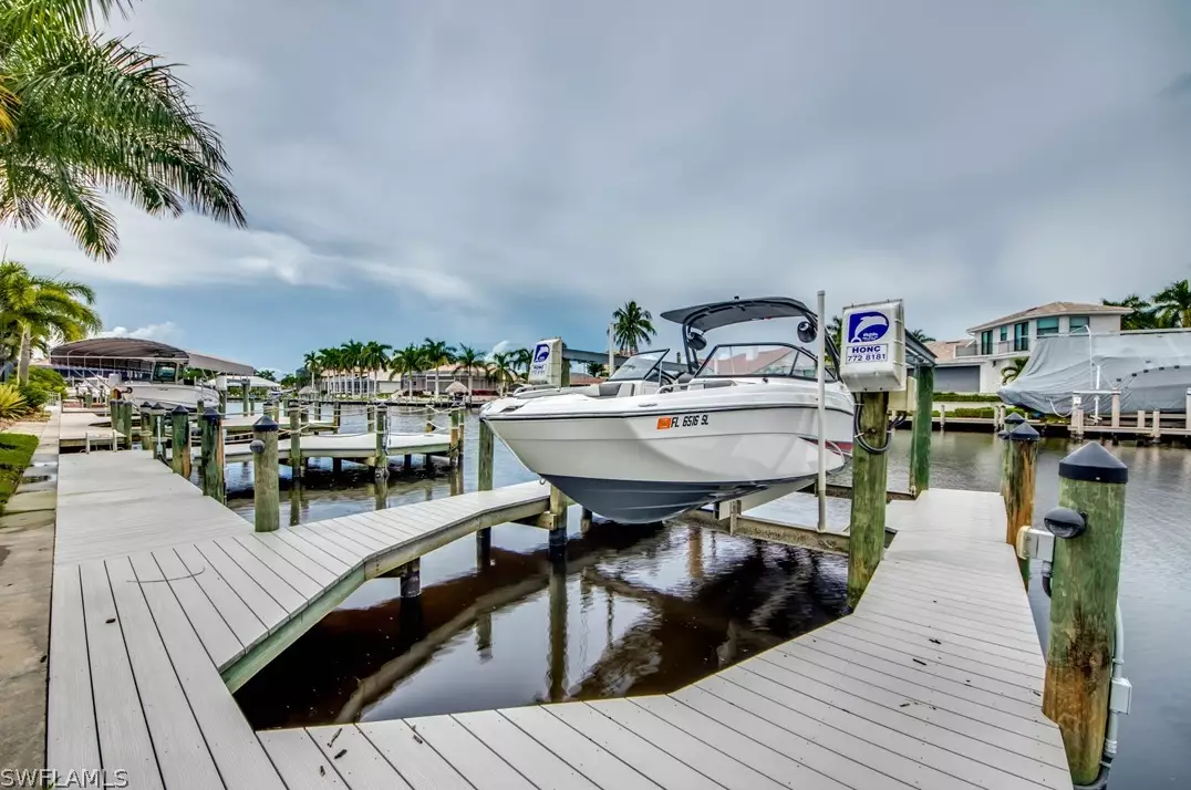 5516 14th Pl, Cape Coral FL  33914-8050 exterior