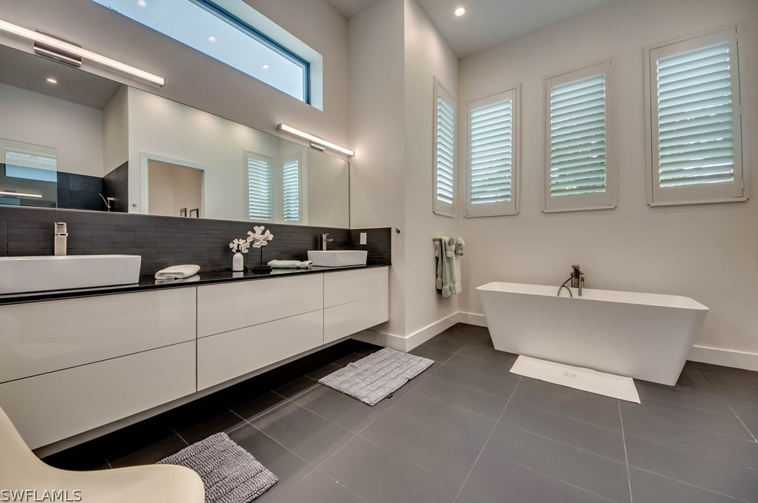 5516 14th Pl, Cape Coral FL  33914-8050 exterior