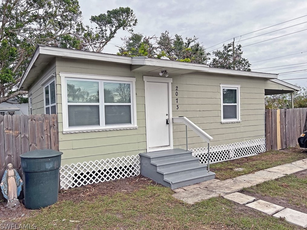 2073 Kurtz St, Fort Myers, FL 33901-6124