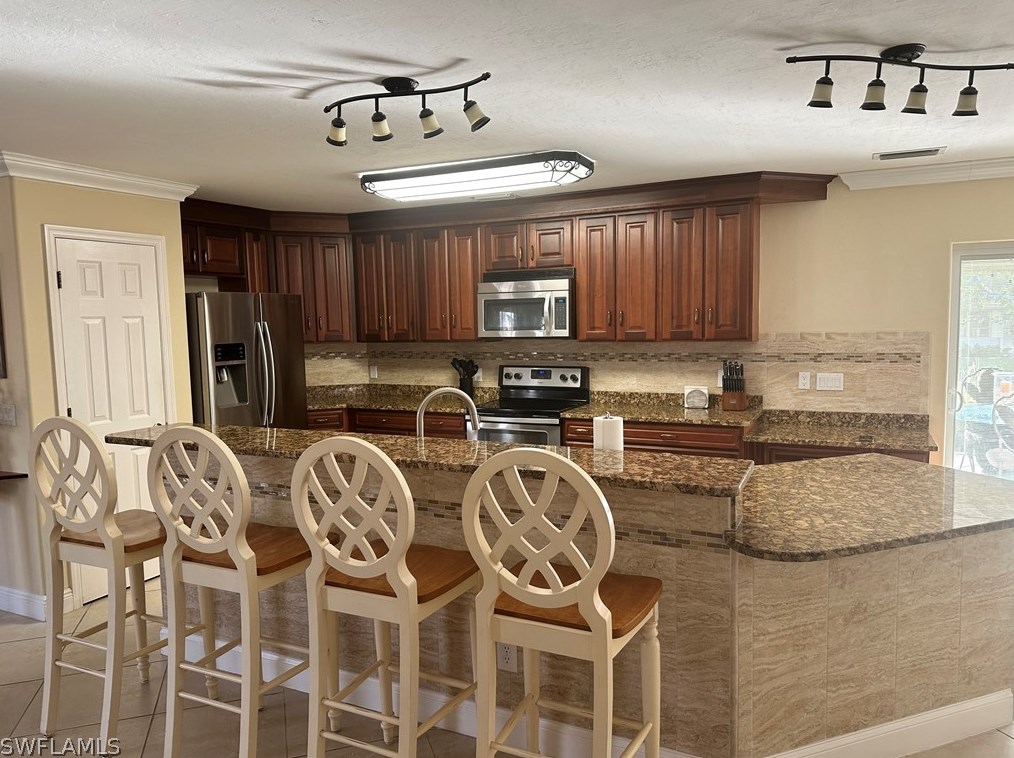 9142 Palm Island Cir, Fort Myers FL  33903-5244 exterior