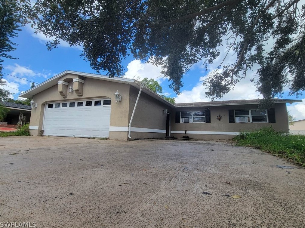 1335 Pine Island Ln, Cape Coral, FL 33909-2172