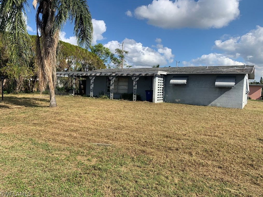 100 Wyoming Rd, Lehigh Acres, FL 33936