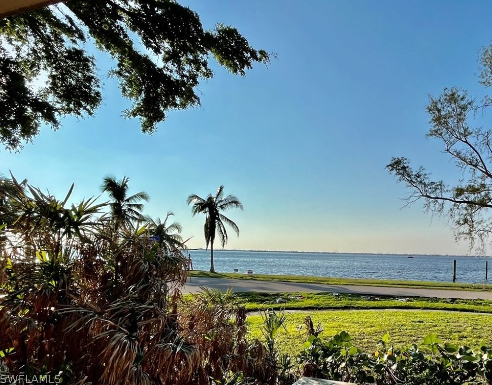 6015 Riverside Dr, Fort Myers, FL 33919-1636