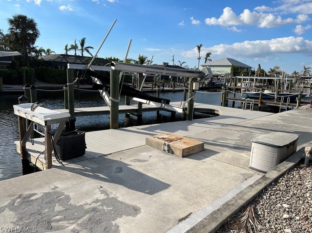 16 Palmview Blvd, Fort Myers Beach, FL 33931