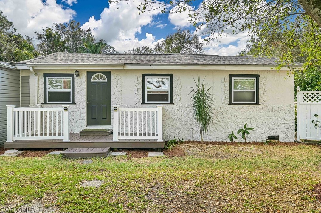 21830 Falcon Ln, Alva, FL 33920